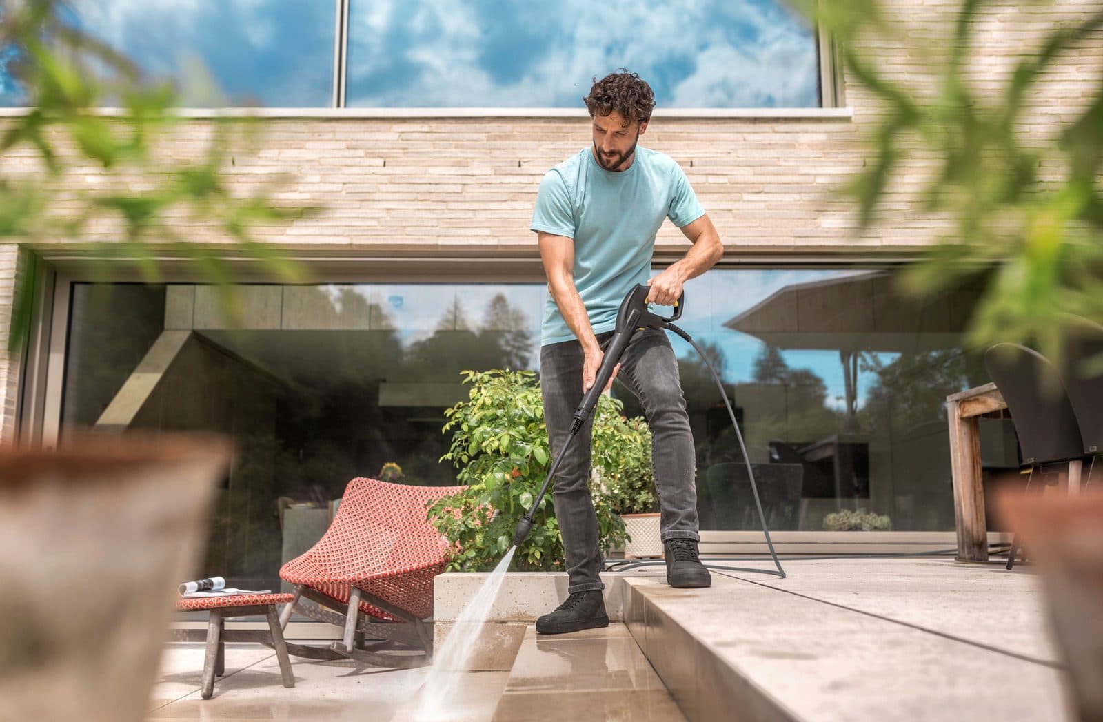 Мойка каменных ступеней террасы аппаратом Karcher K7 Power Flex