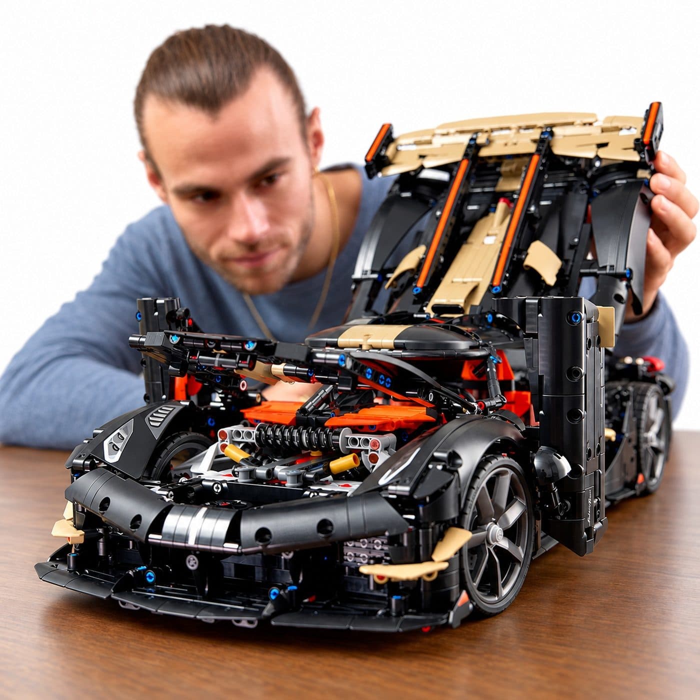 LEGO Technic 42232 Koenigsegg Sadair's Spear — демонстрация открывания ghost mode